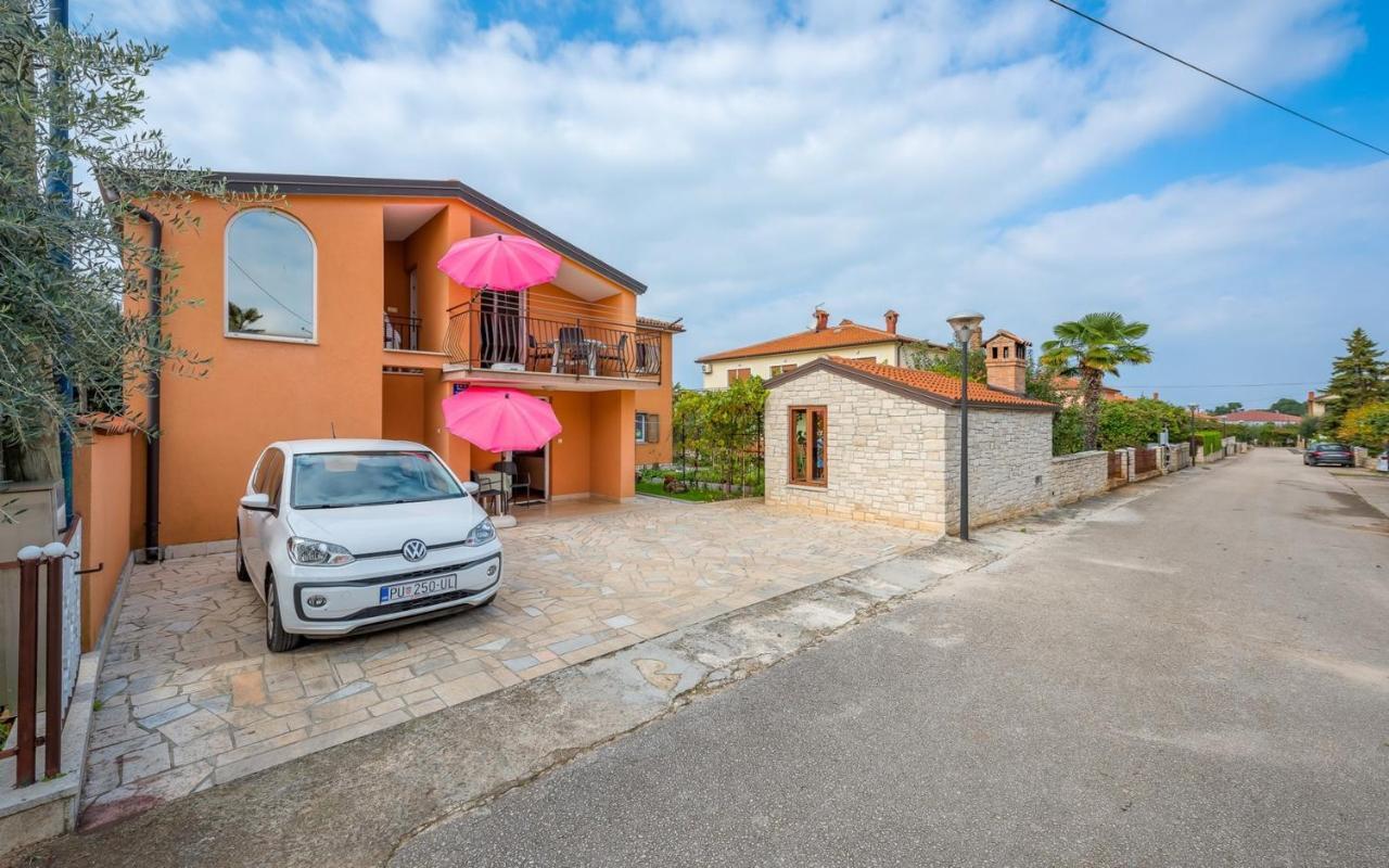 Ferucio House With Apartments Umag Exteriör bild